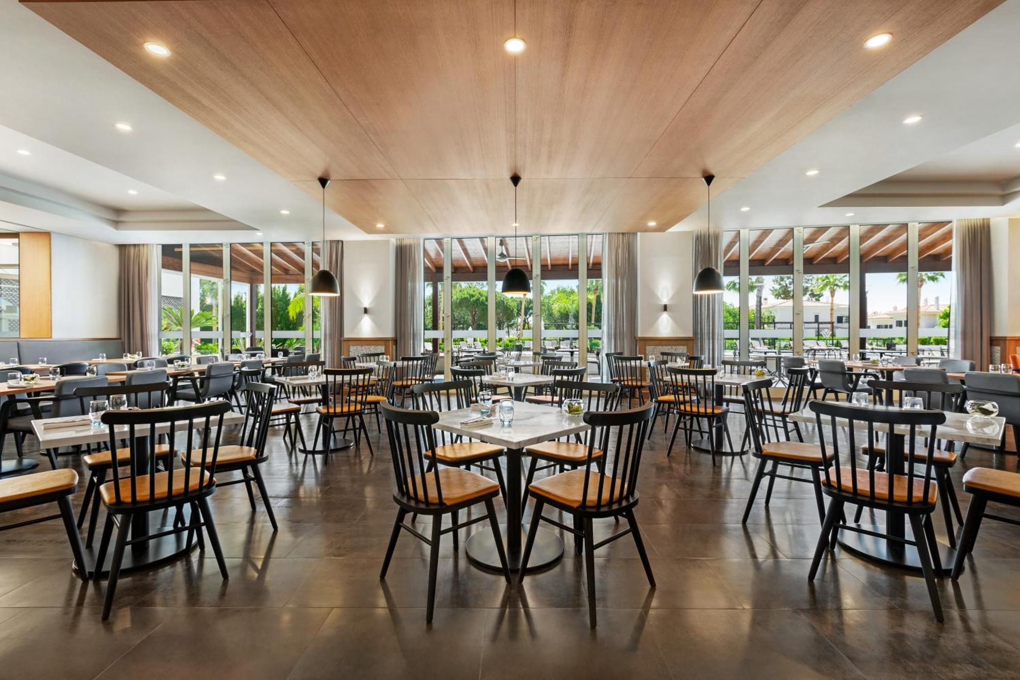 ホテル Wyndham Grand Algarve キンタ・ド・ラーゴ エクステリア 写真 The interior of the restaurant